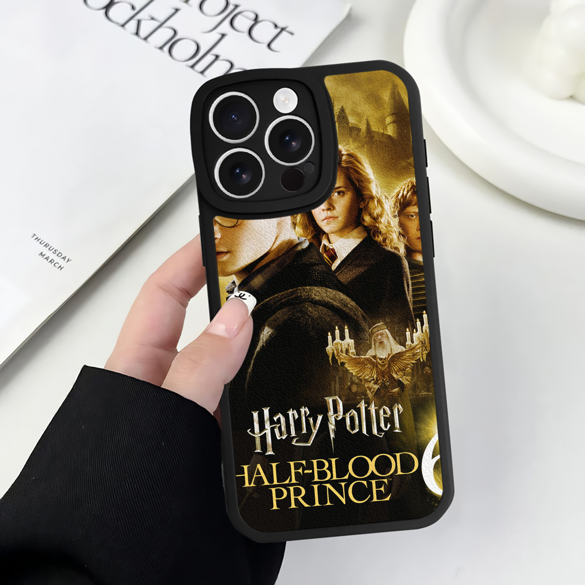 （画像用） Harry Potter ハリー・ポッターシリーズ 【iPhone 16シリーズ対応】シリコンスマホケース（レザー調） 材質：シリコン